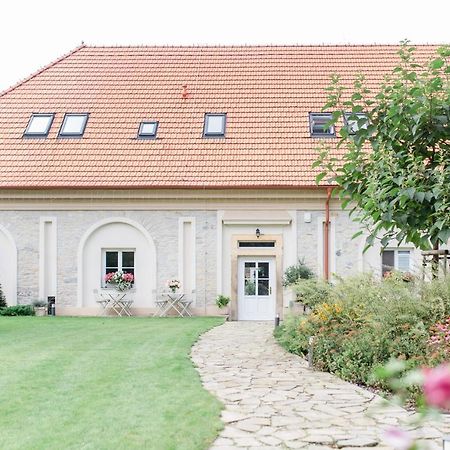 Na Kmine Hotel Obristvi Ngoại thất bức ảnh