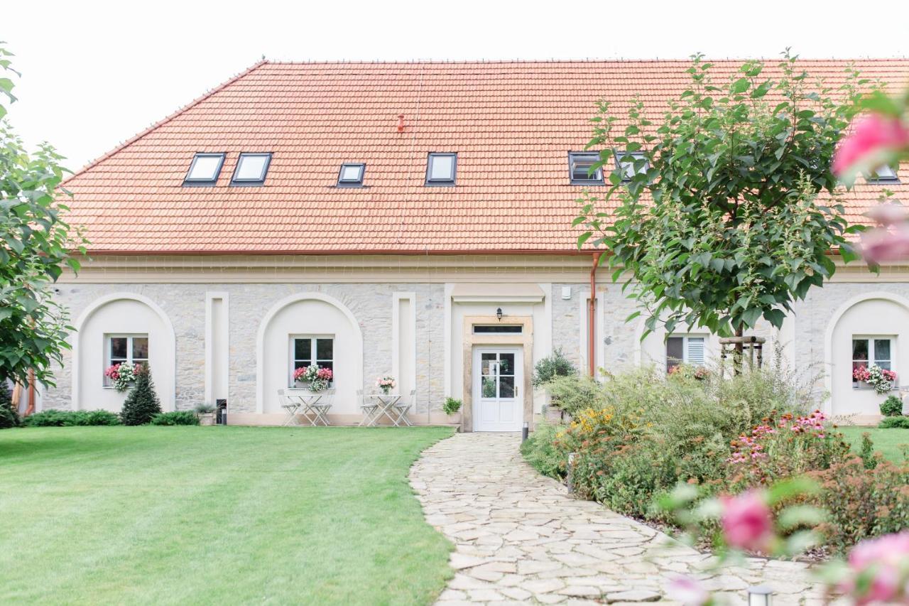 Na Kmine Hotel Obristvi Ngoại thất bức ảnh