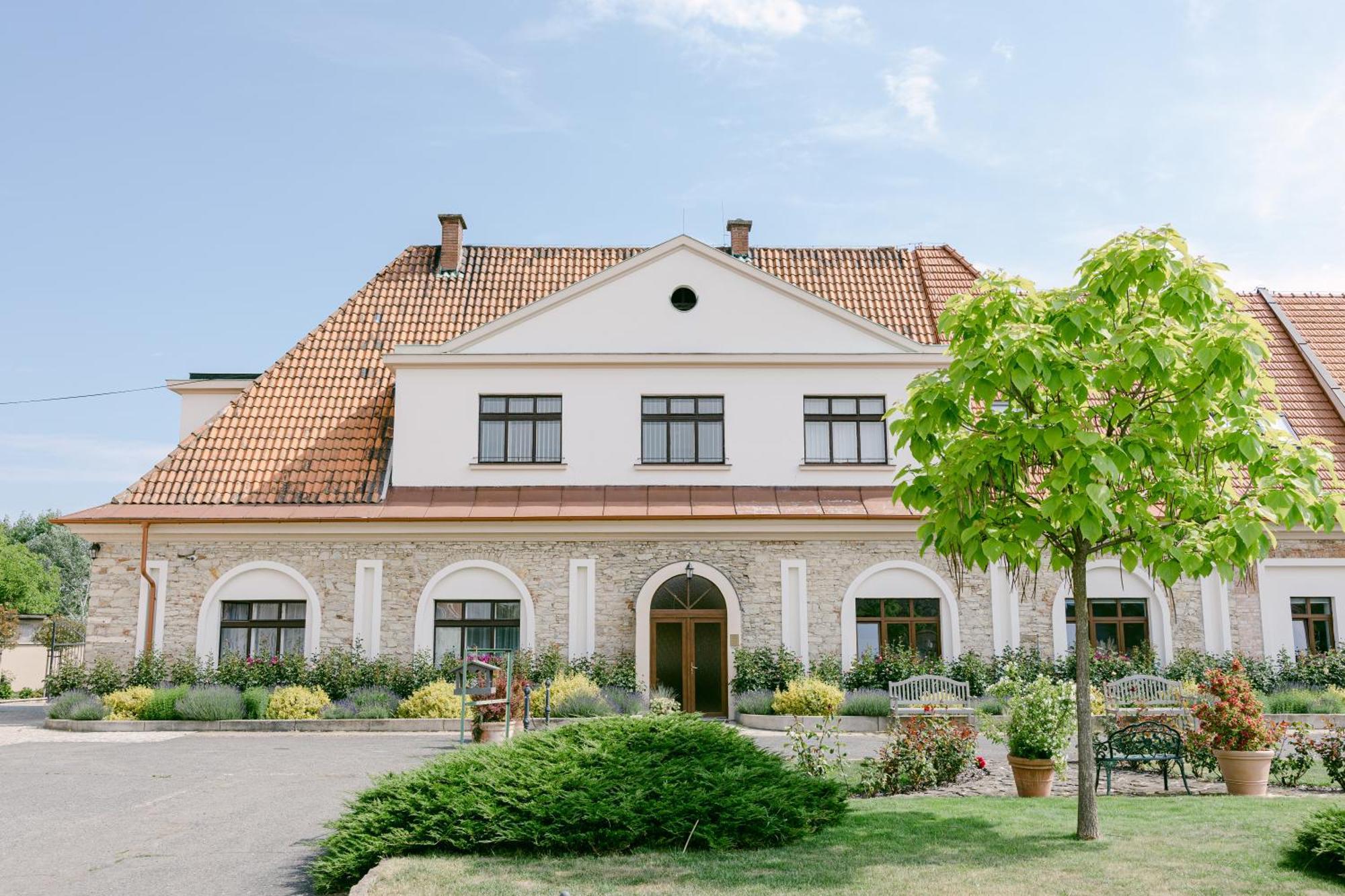 Na Kmine Hotel Obristvi Ngoại thất bức ảnh